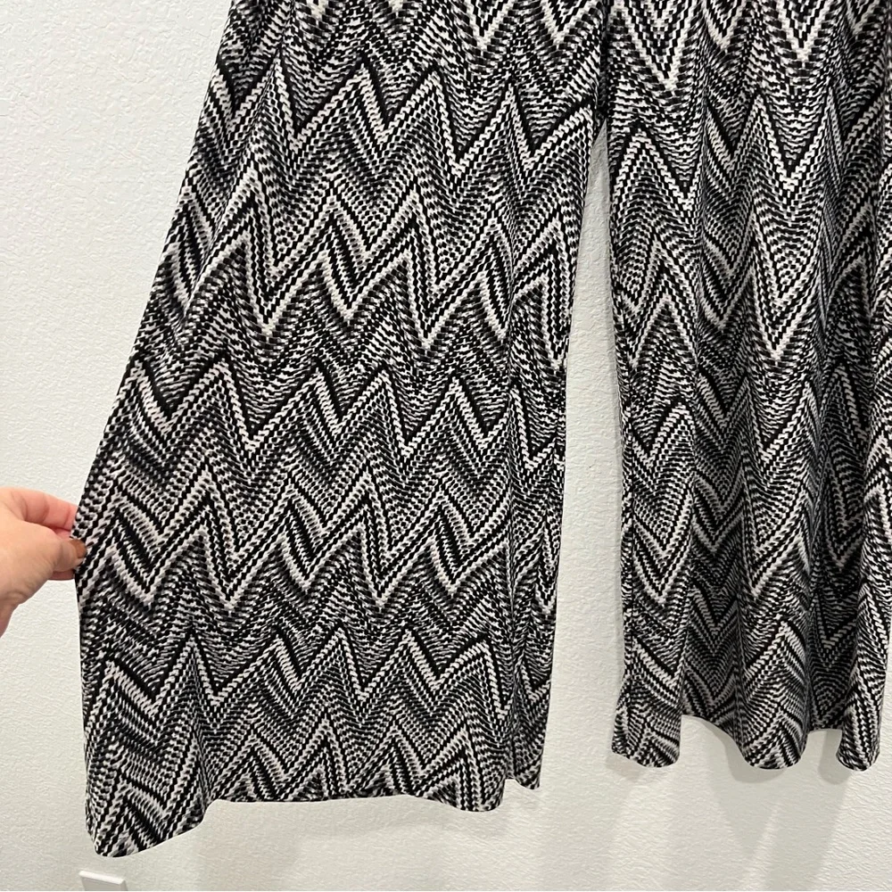 Black, White, Gray, Chevron Pattern Palazzo Pants, Stretch, Flowy, Full Length L